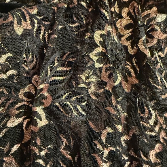 This is a new (with tags) beautiful black and rose gold blouse, size 4, WHBM - Picture 4 of 9